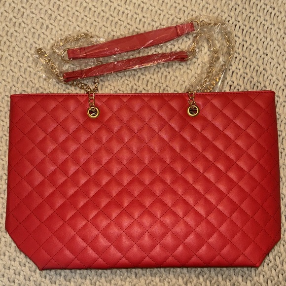 🆕 Badgley Mischka Red Quilted Chain Strap Bag - Vegan Leather - Picture 4 of 15